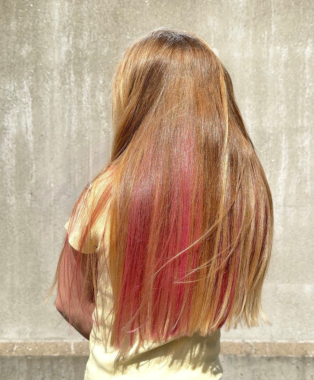 Color POP Pink – kraftig rosa peekaboo under blondt hår